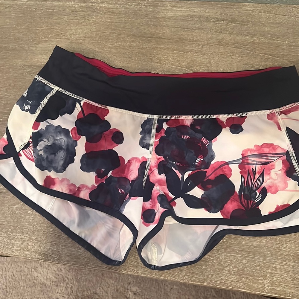 Lulu speed short size 8